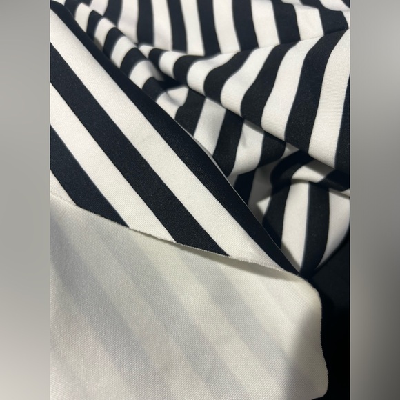 Abercrombie & Fitch Striped Black & White Raw Hem Mini Skirt Size S - Picture 12 of 12